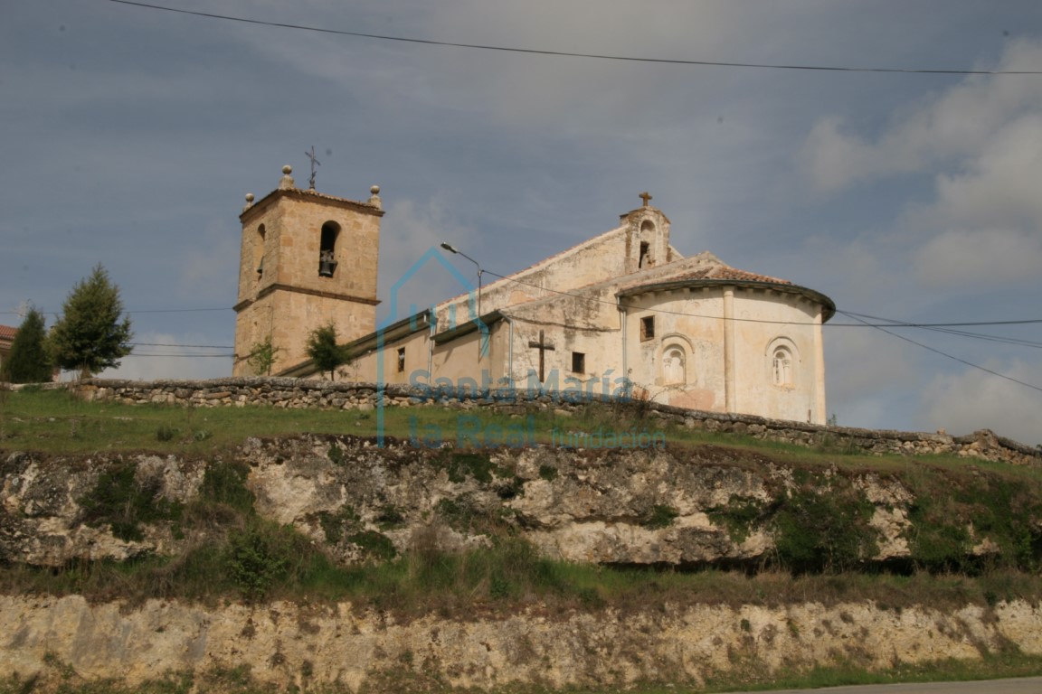 Vista exterior de la iglesia desde el sudeste