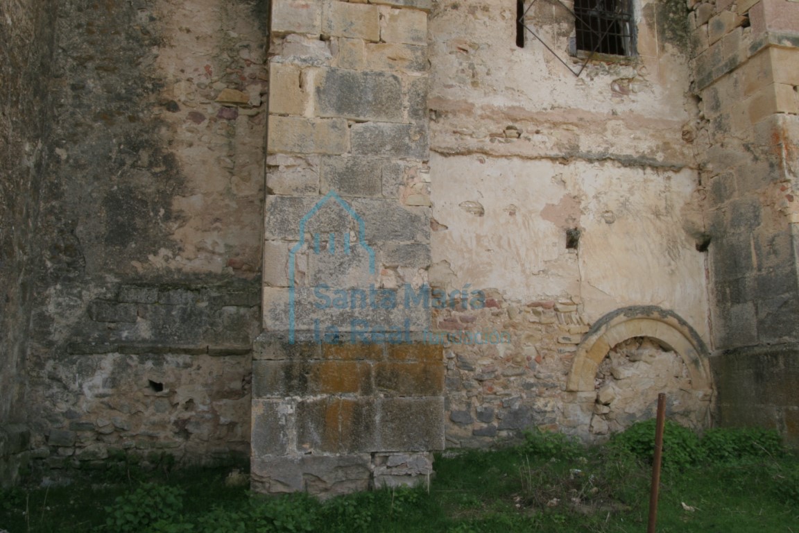 Contrafuertes de la fachada norte