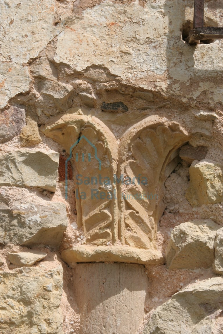 Detalle de capitel de la galeria porticada