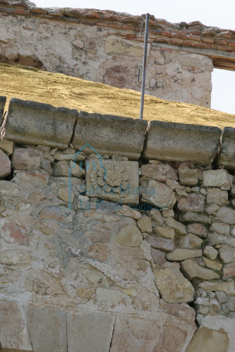 Sillar labrado en el muro