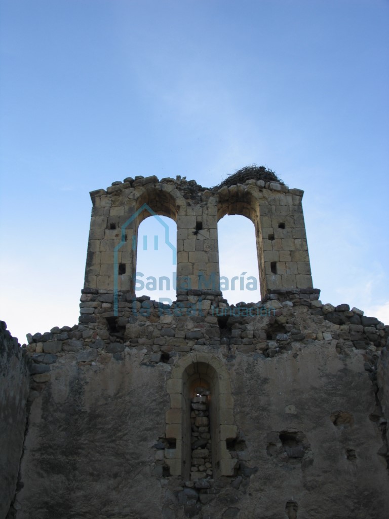 Vista del hastial oeste desde el interior