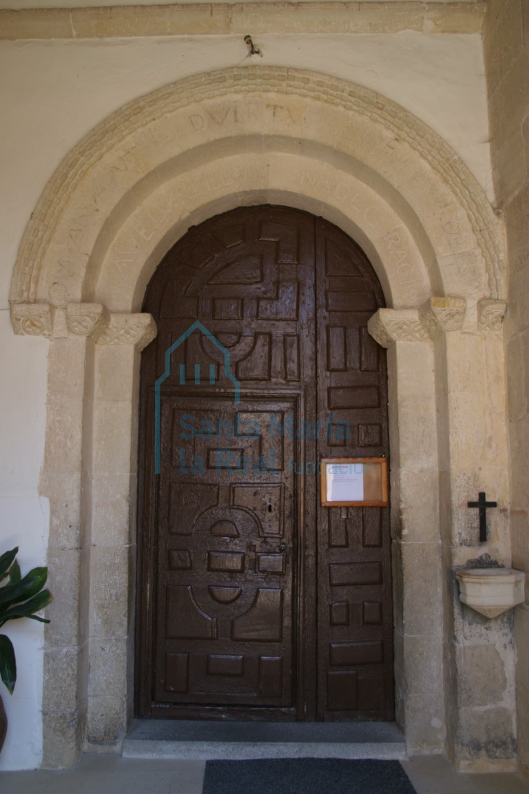 Portada de la iglesia