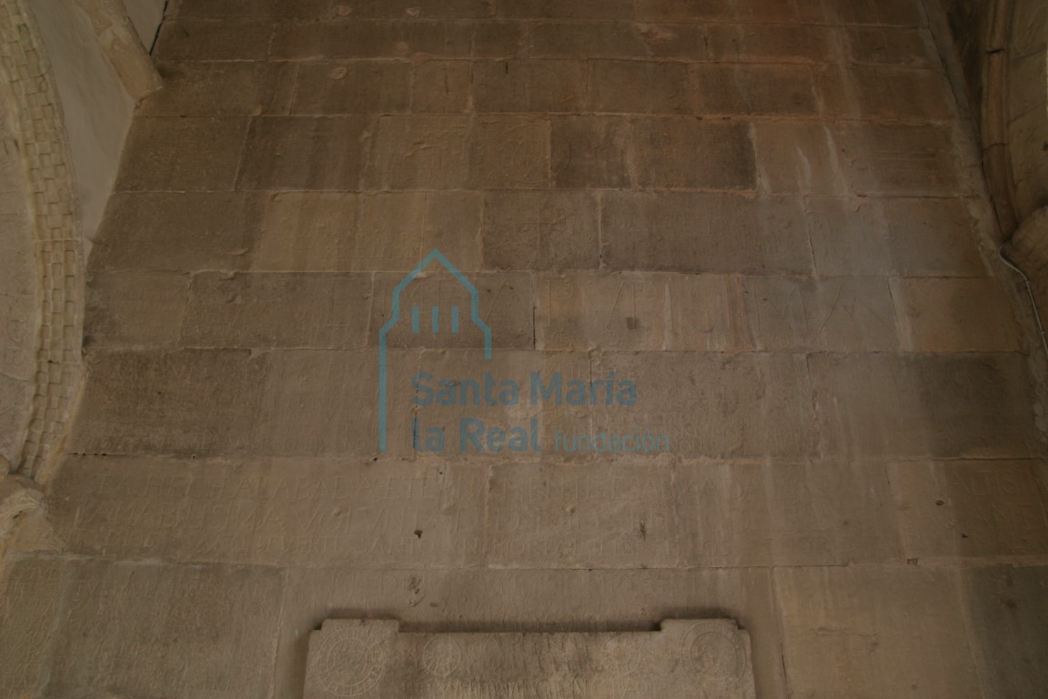Inscripciones del interior del pórtico