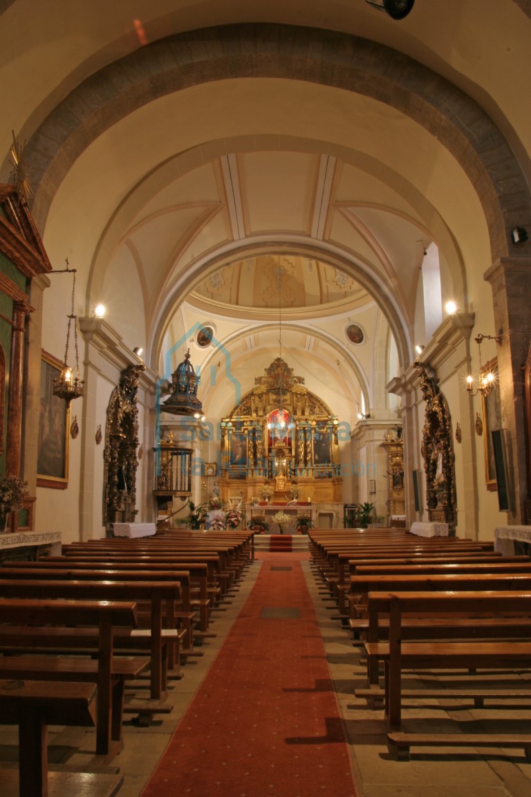 Interior de la iglesia desde los pies