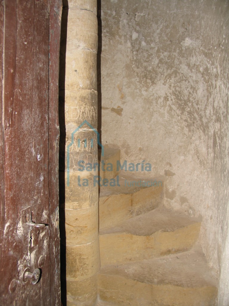 Escaleras de acceso a la torre