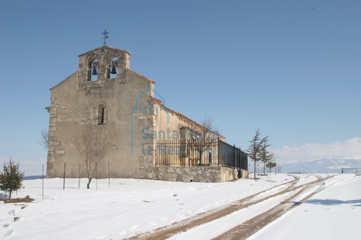 Vista de la iglesia desde el oeste