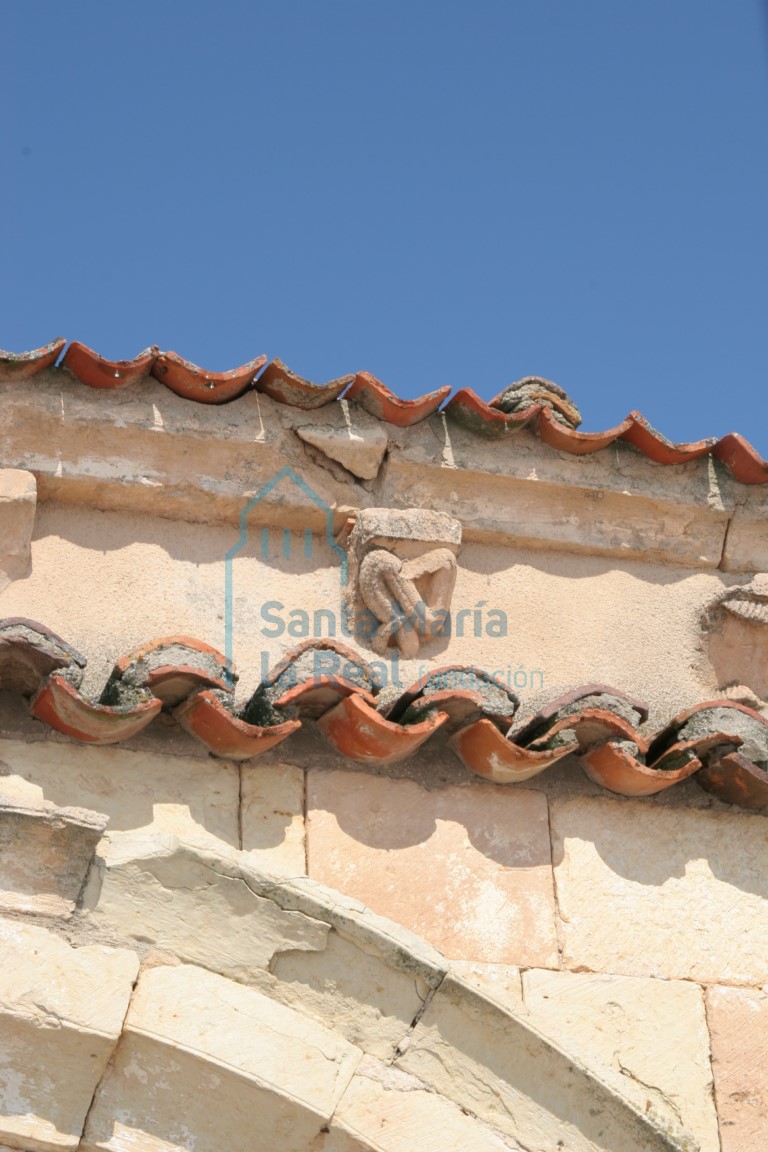 Canecillo del muro de la nave