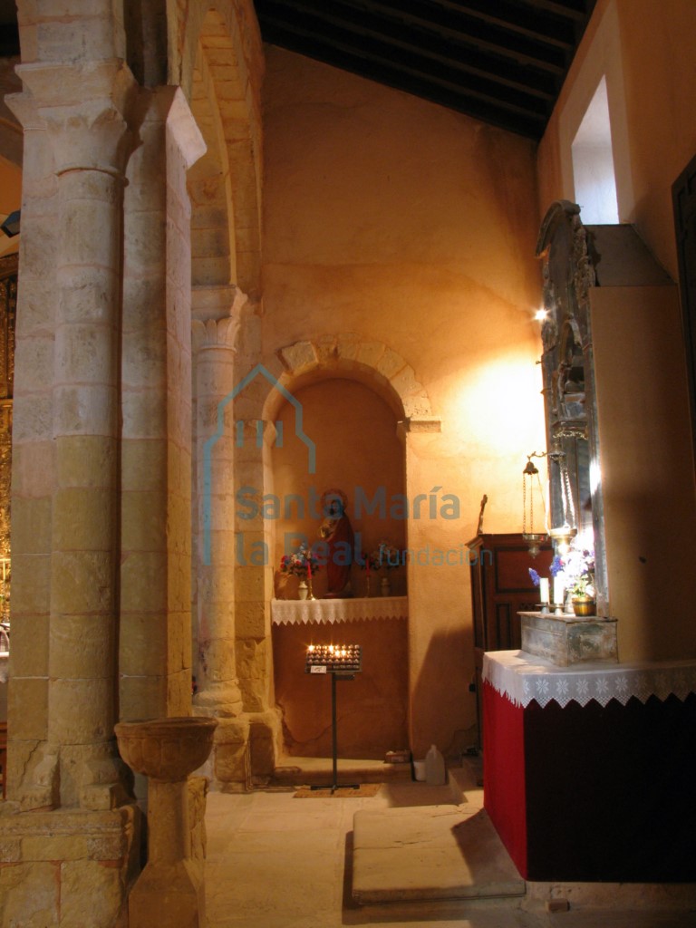 Hornacina en el interior de la nave lateral