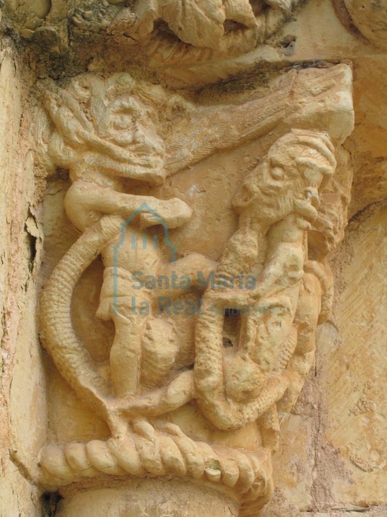 Detalle del capitel de la portada meridional