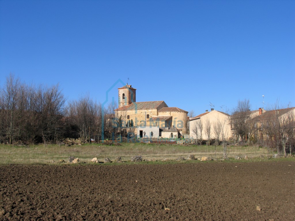 La iglesia vista desde el sureste