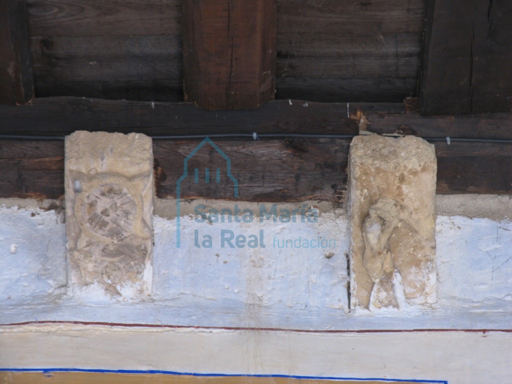 Canecillos de la nave sur