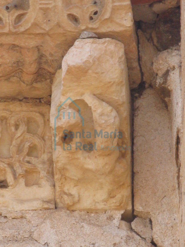 Canecillo del muro norte del presbiterio