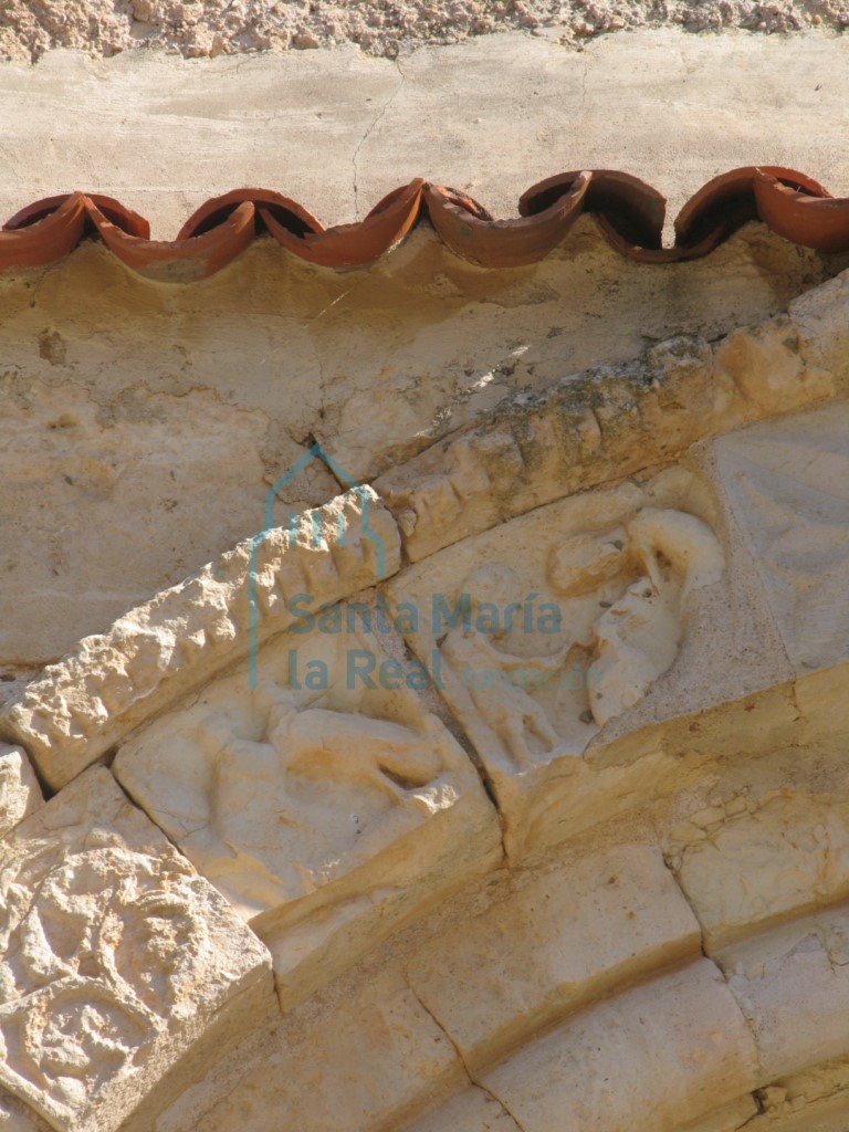 Detalle de la arquivolta exterior de la portada meridional