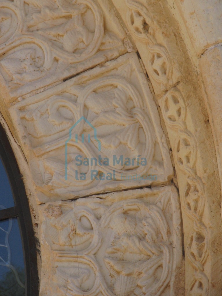 Detalle de la arquivolta interior de la portada meridional