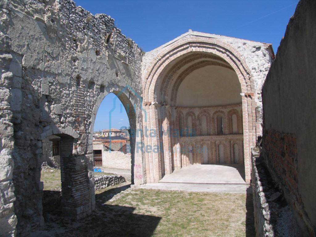 Interior de la iglesia desde los pies