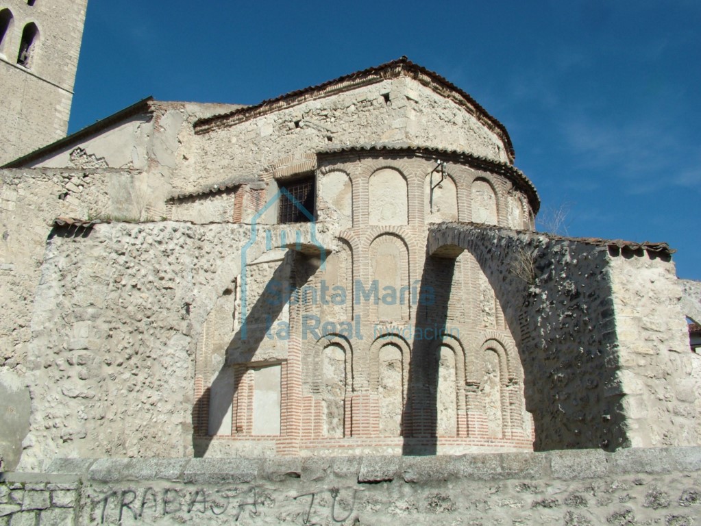 Vista exterior de la cabecera de la iglesia