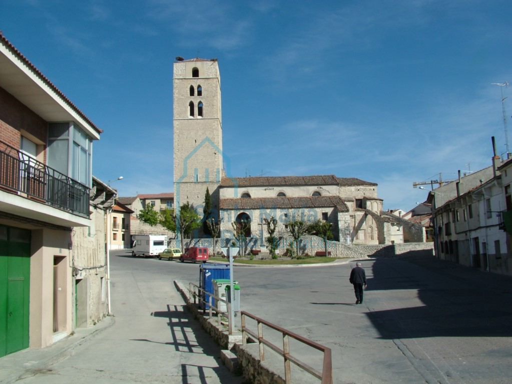 Vista de la iglesia desde el sur