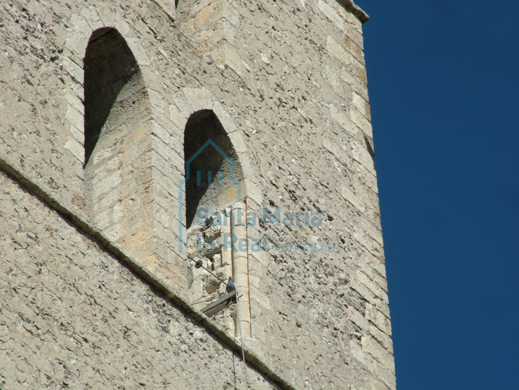 Detalle de las troneras de la torre