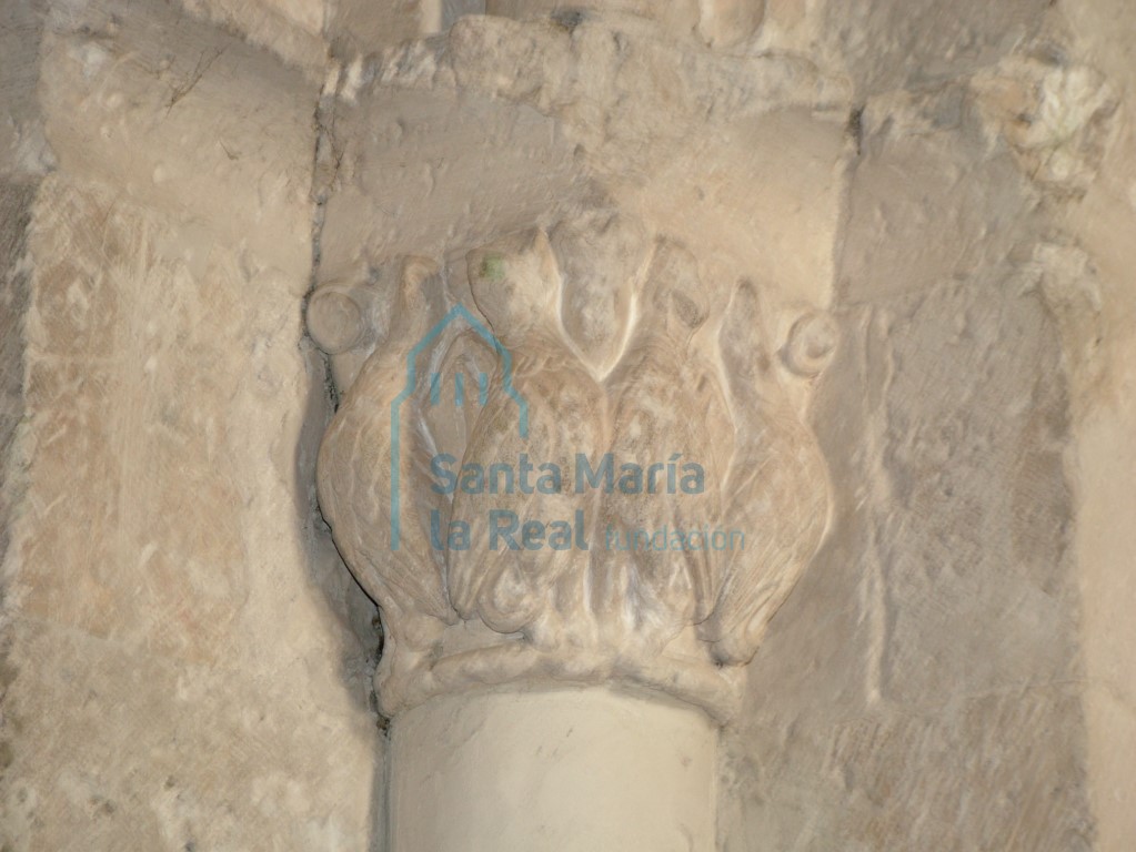 Capitel de la portada. Posibles arpías
