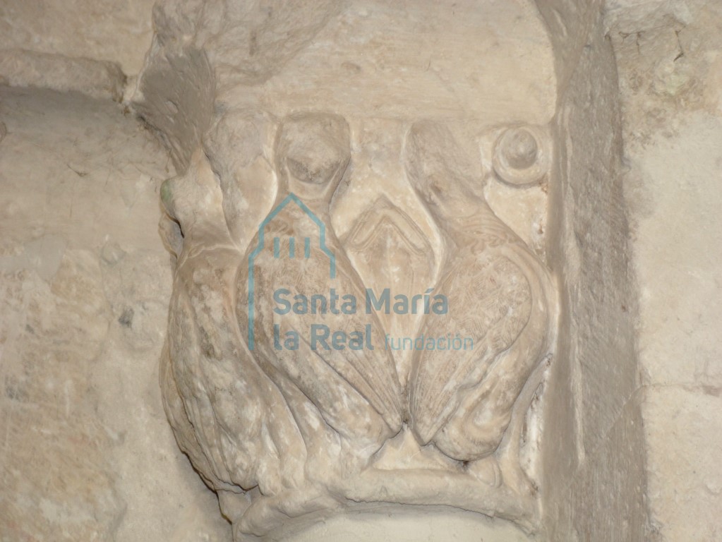Capitel de la portada. Posibles arpías