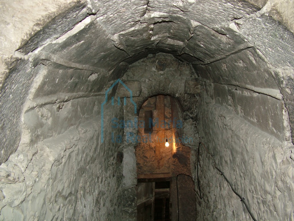 Pasadizo en el interior de la torre