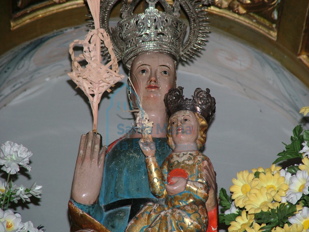 Detalle de la Virgen gótica Detalle de la Virgen gótica