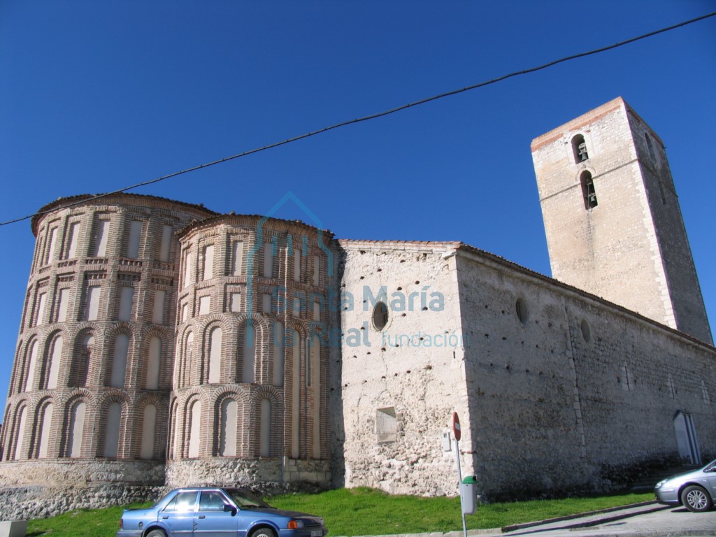 Vista exterior de la iglesia desde el noreste