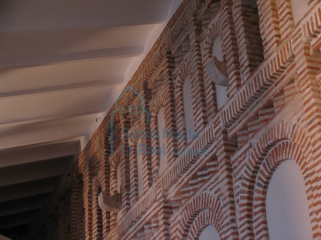 Detalle interior  de la parte superior del muro norte