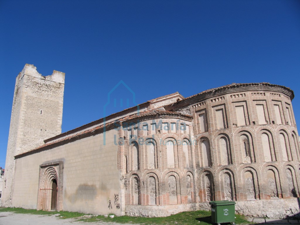 Vista exterior de la iglesia desde el sureste