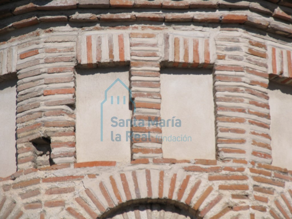 Detalle de la parte superior del ábside sur