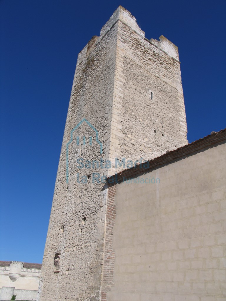 Vista exterior de la torre desde el sur