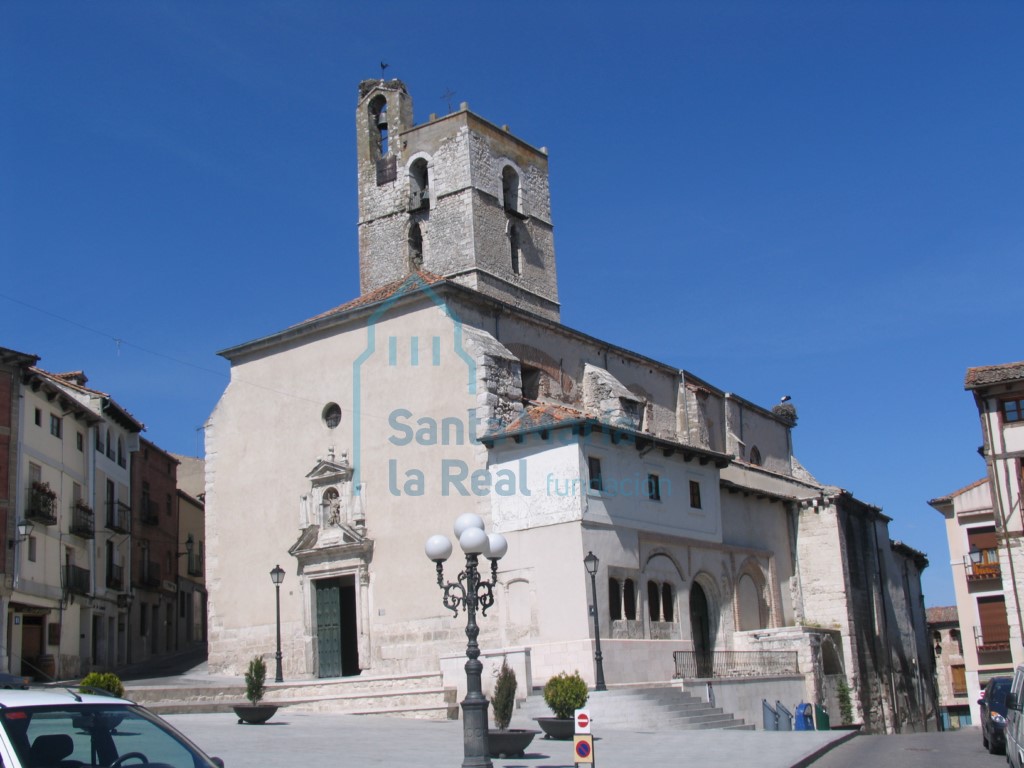 Vista exterior de la iglesia desde el sudoeste