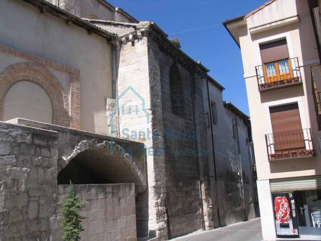 Vista exterior de la fachada sur