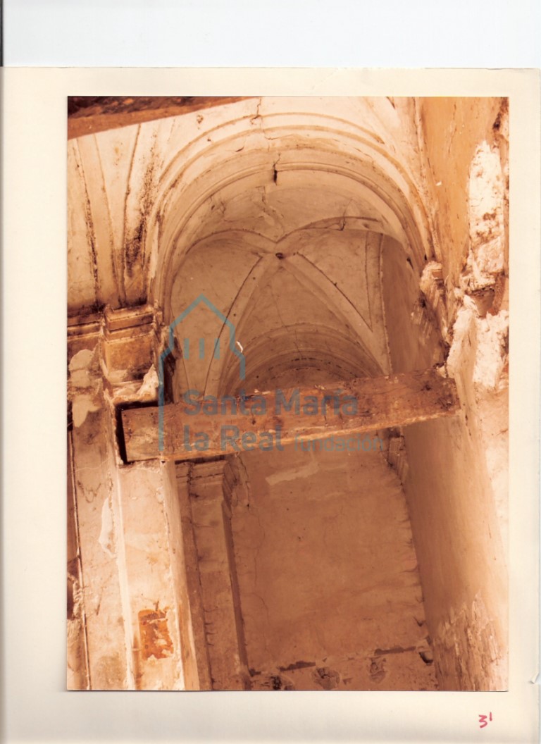 Vista interior de una nave lateral del edificio