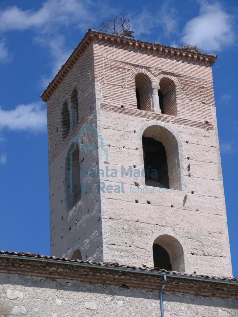 Vista de la torre de la iglesia