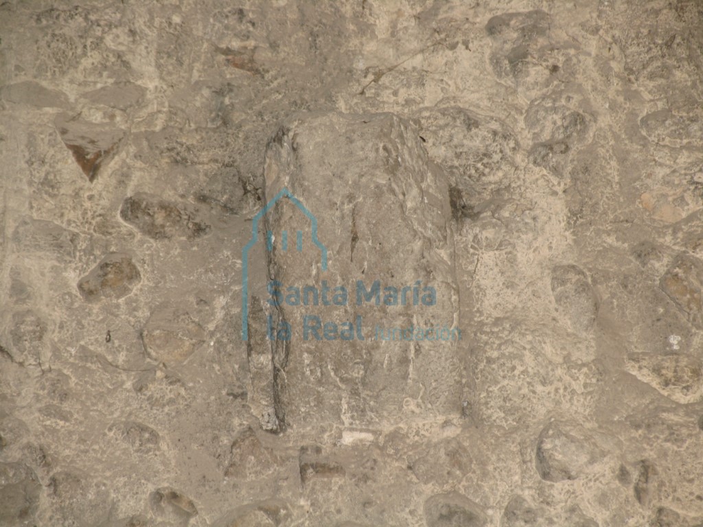 Detalle del muro en el interior del pórtico
