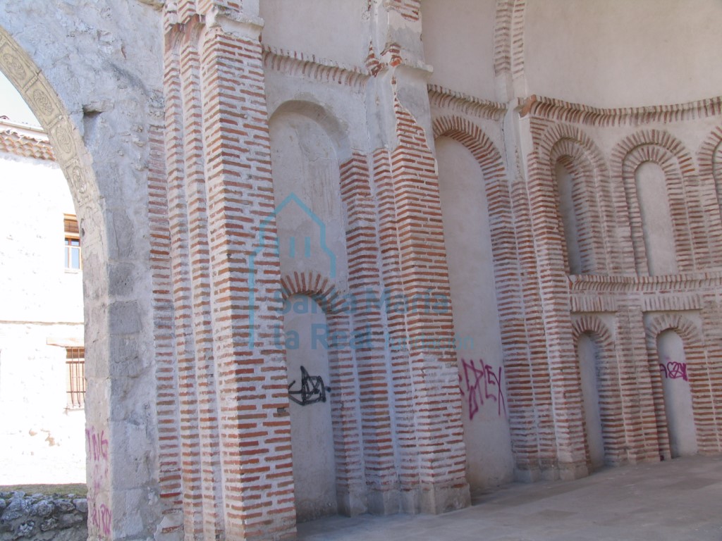 Arquería del lado del evangelio