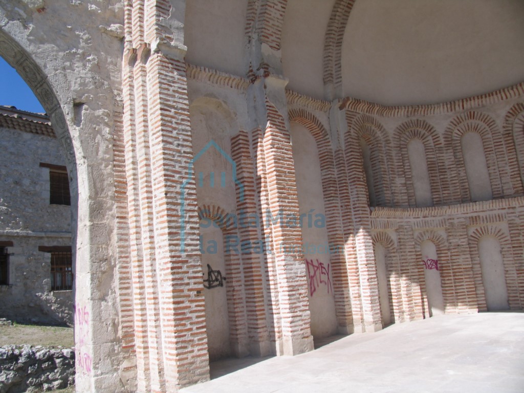 Arquería del lado del evangelio