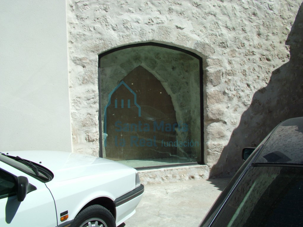 Arco apuntado visto desde el exterior