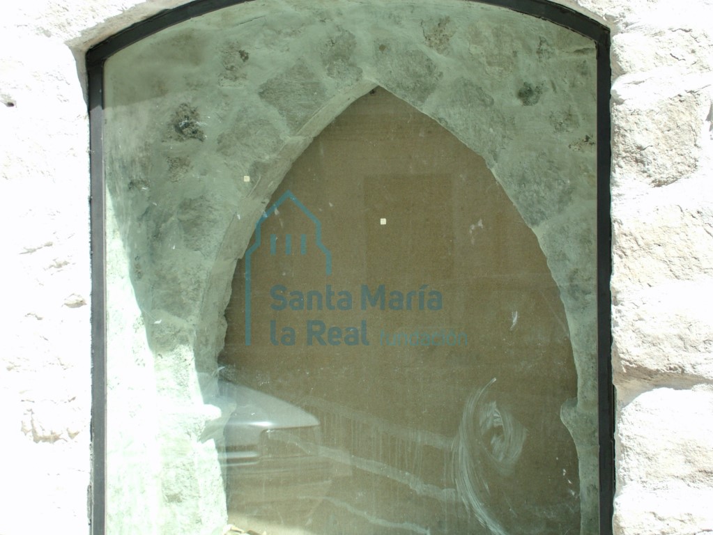 Arco apuntado visto desde el exterior