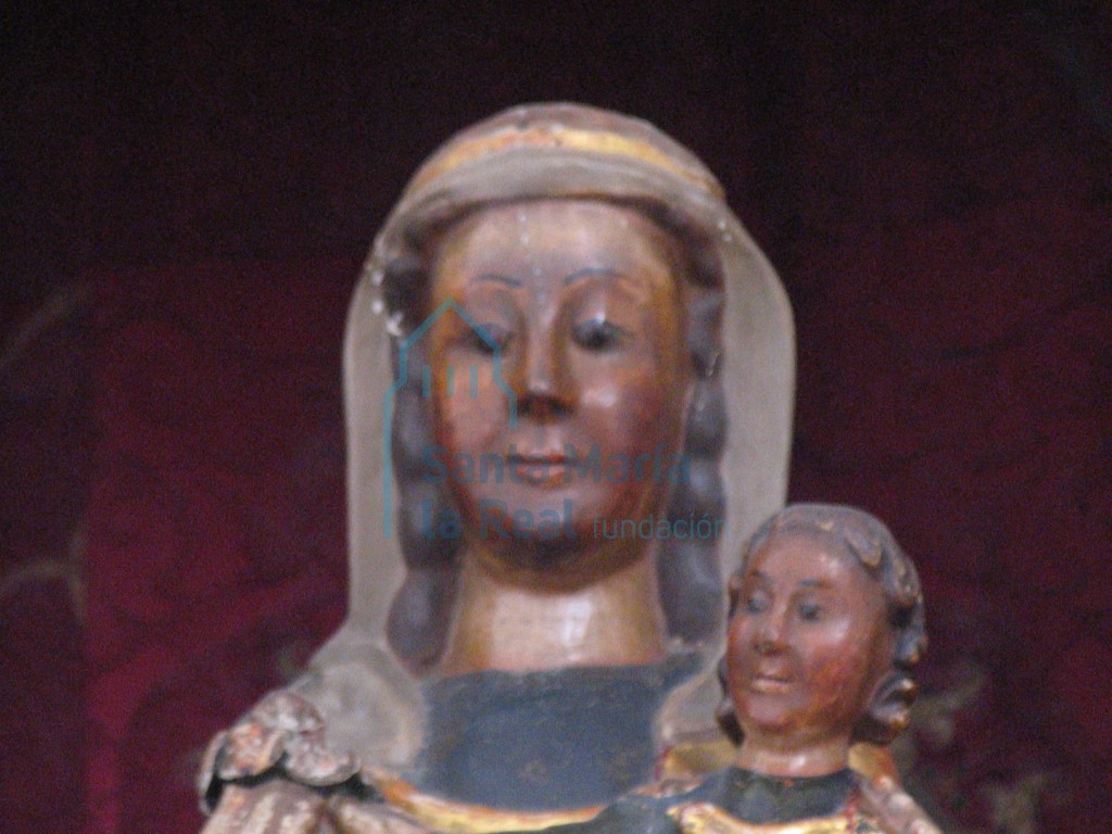 Talla de la Virgen gótica