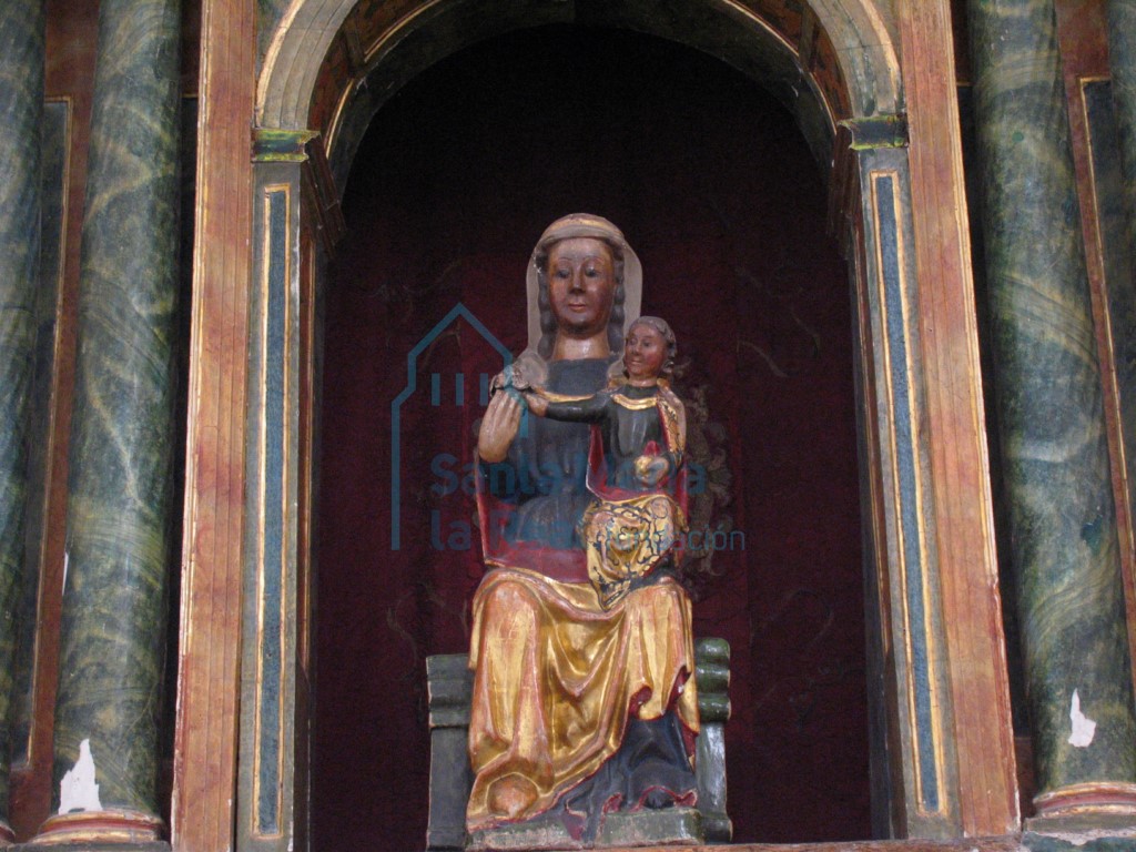 Talla de la Virgen gótica