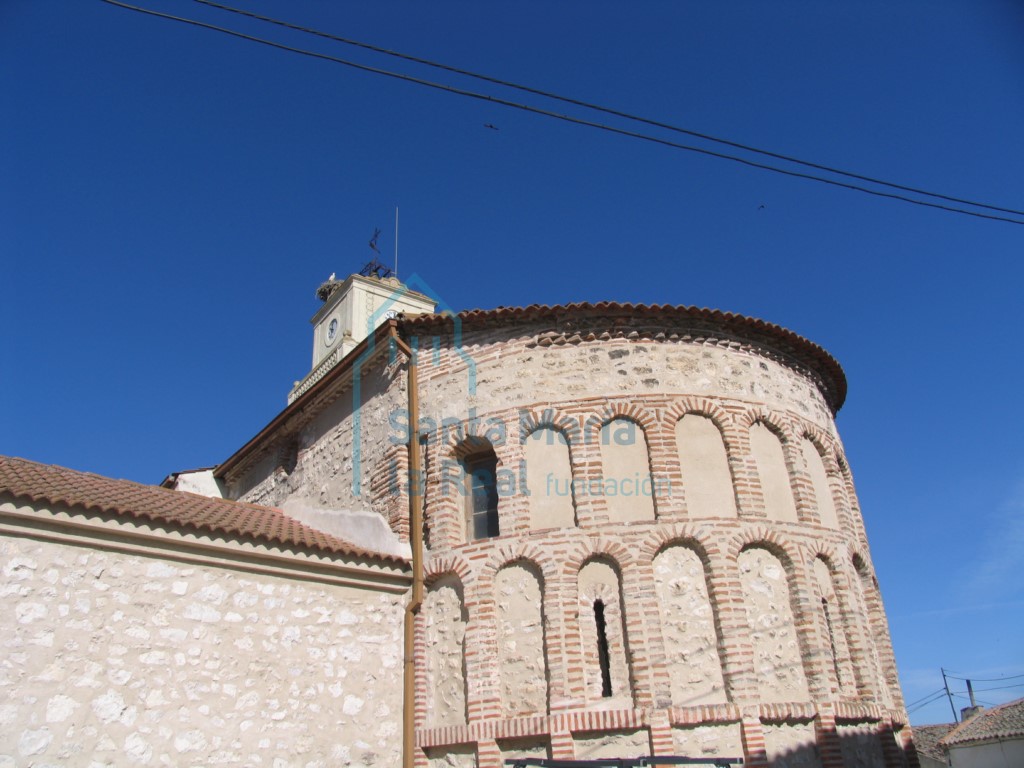 Detalle del exterior de la cabecera