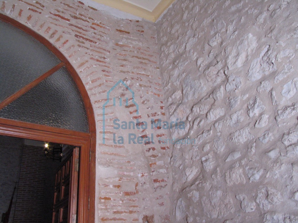 Detalle puerta interior de la iglesia