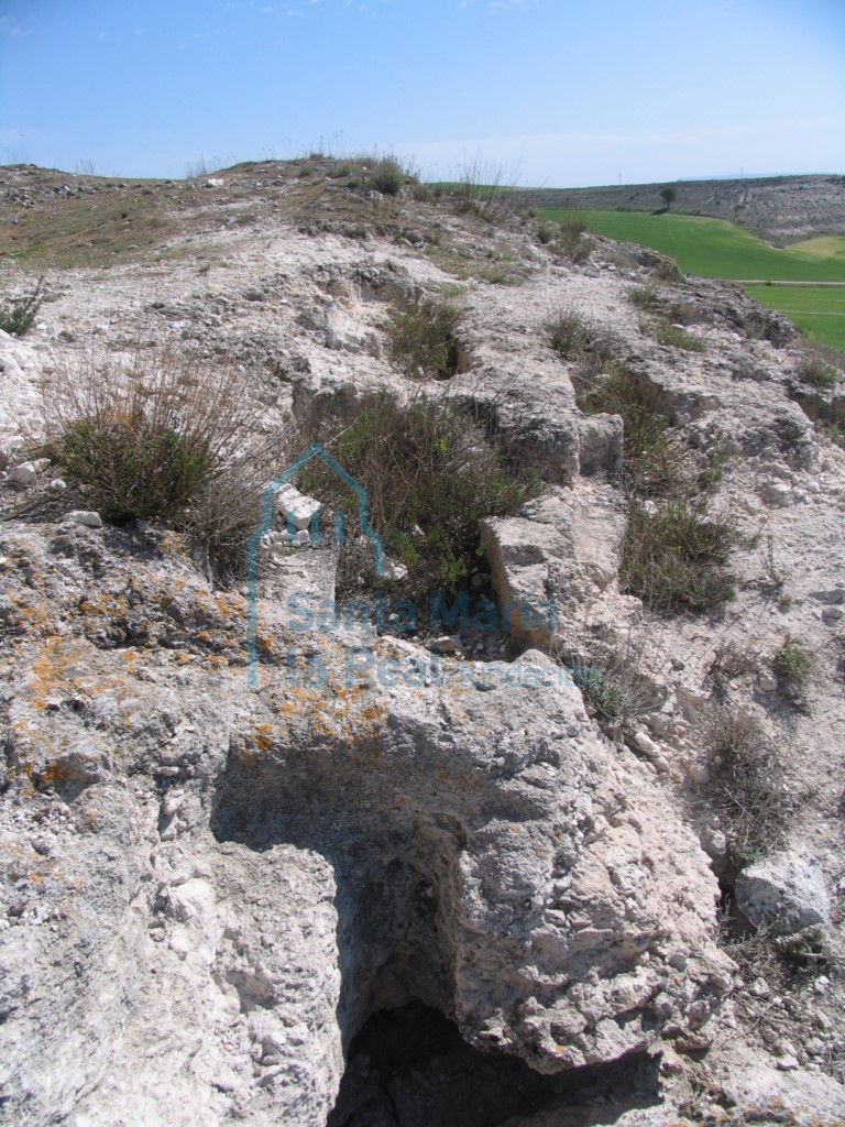 Muestra de los arranques del muro de la ermita