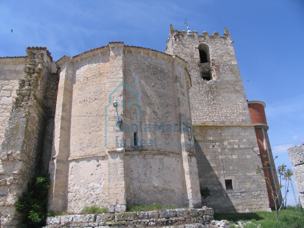 Exterior del ábside y de la torre