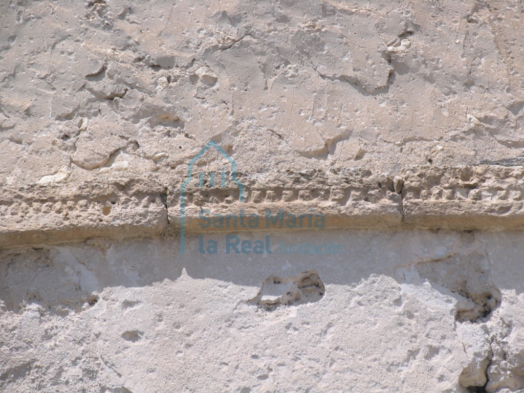 Imposta en el exterior del ábside