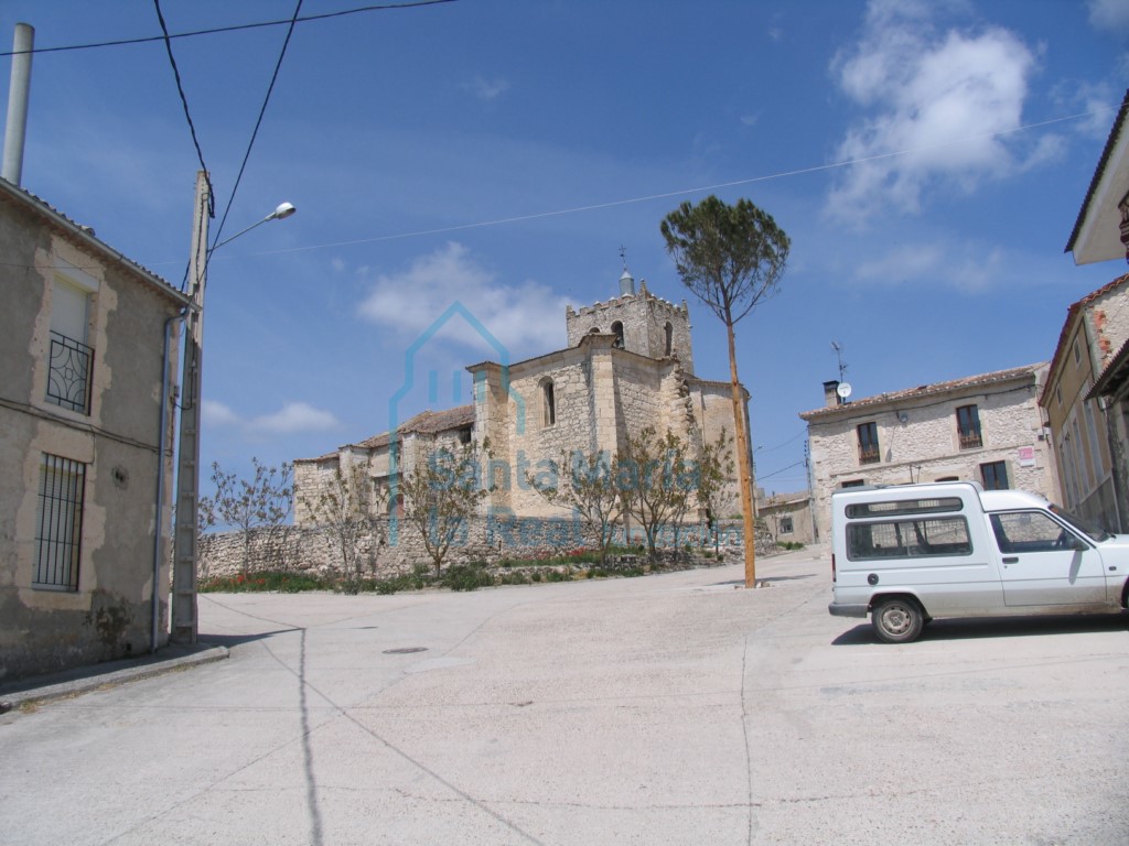 Vista de la iglesia desde el sudeste