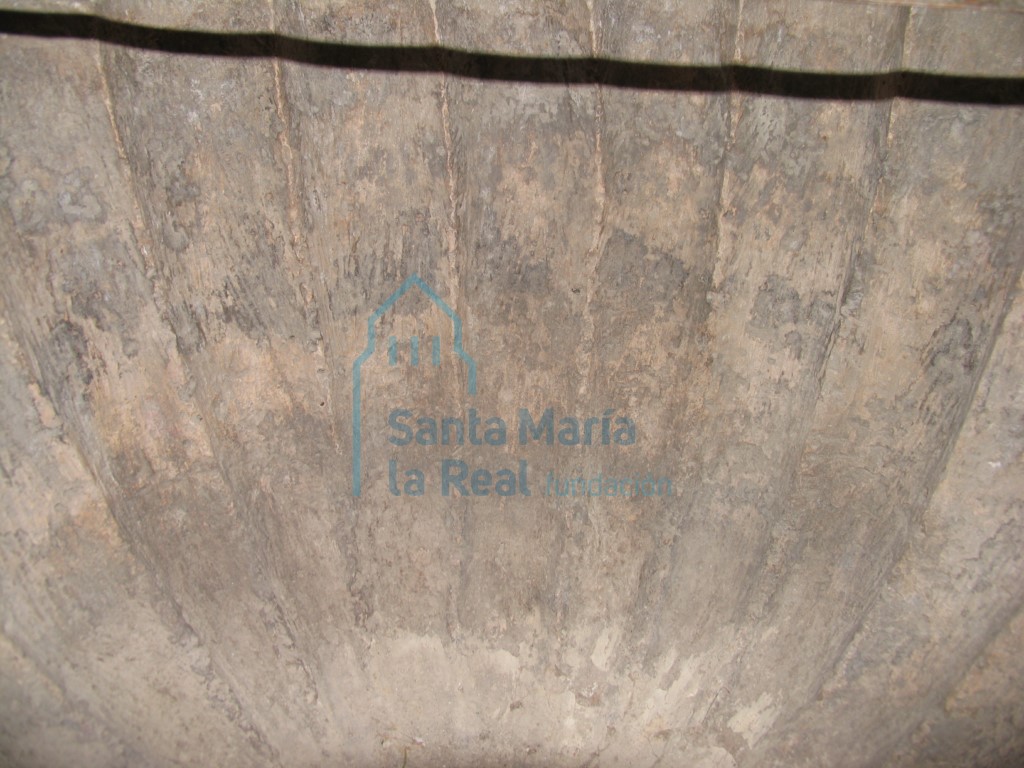 Detalle de la pila bautismal