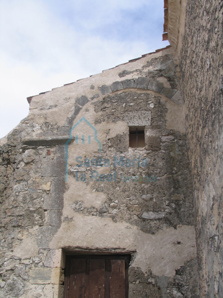 Fachada de trastera al lado norte de la cabecera